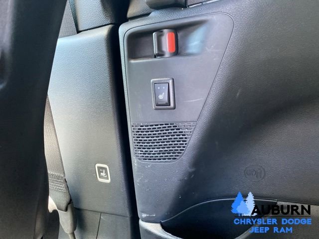 Used 2026 Chrysler Pacifica Limited FWD image 22
