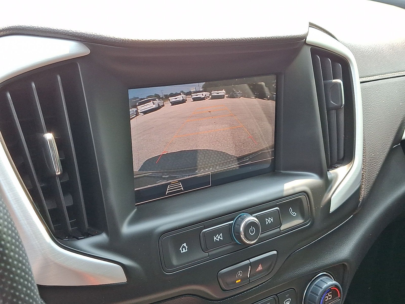 Used 2024 GMC Terrain SLE w/ Driver Convenience Package FWD image 15