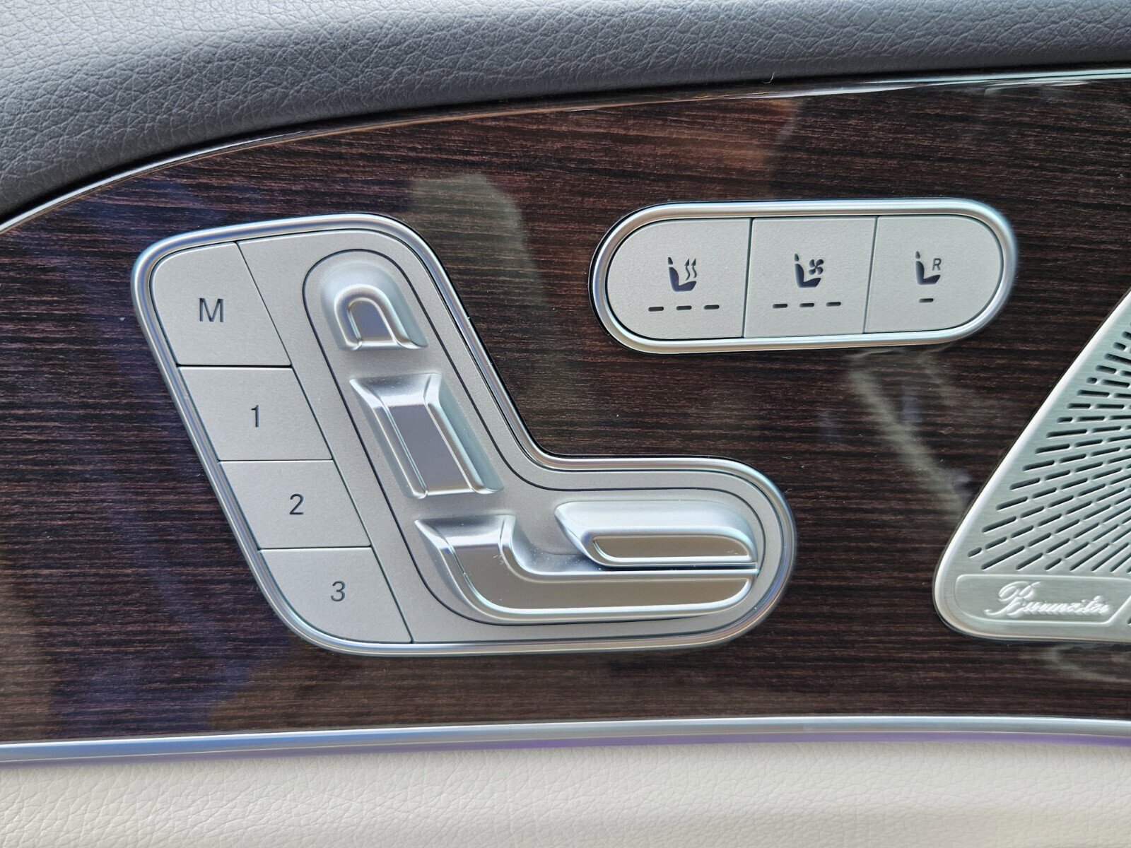 Certified 2025 Mercedes-Benz GLE 450e 4MATIC image 40