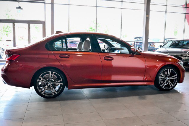Used 2021 BMW 330i xDrive Sedan w/ M Sport Package AWD/4WD image 4