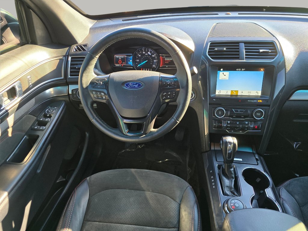 Used 2018 Ford Explorer XLT w/ XLT Appearance Package AWD/4WD image 4