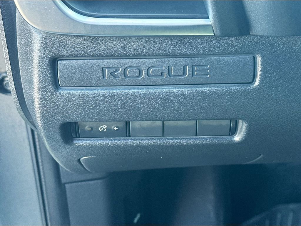 Used 2023 Nissan Rogue S image 26