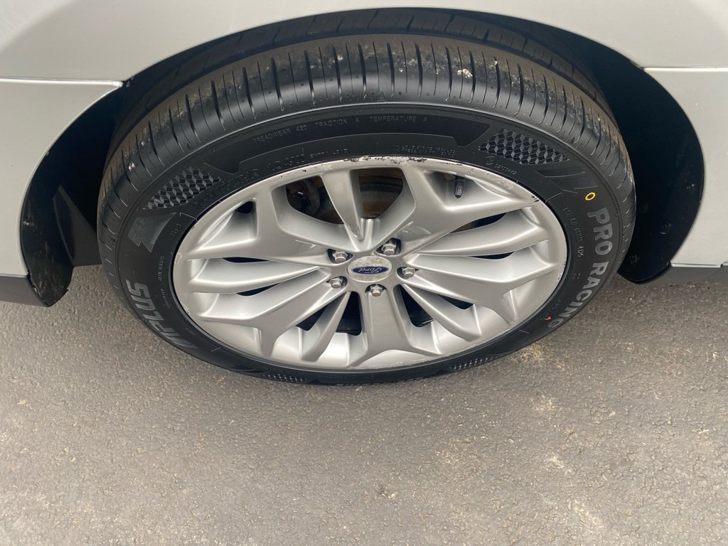 Used 2018 Ford Taurus Limited FWD image 28
