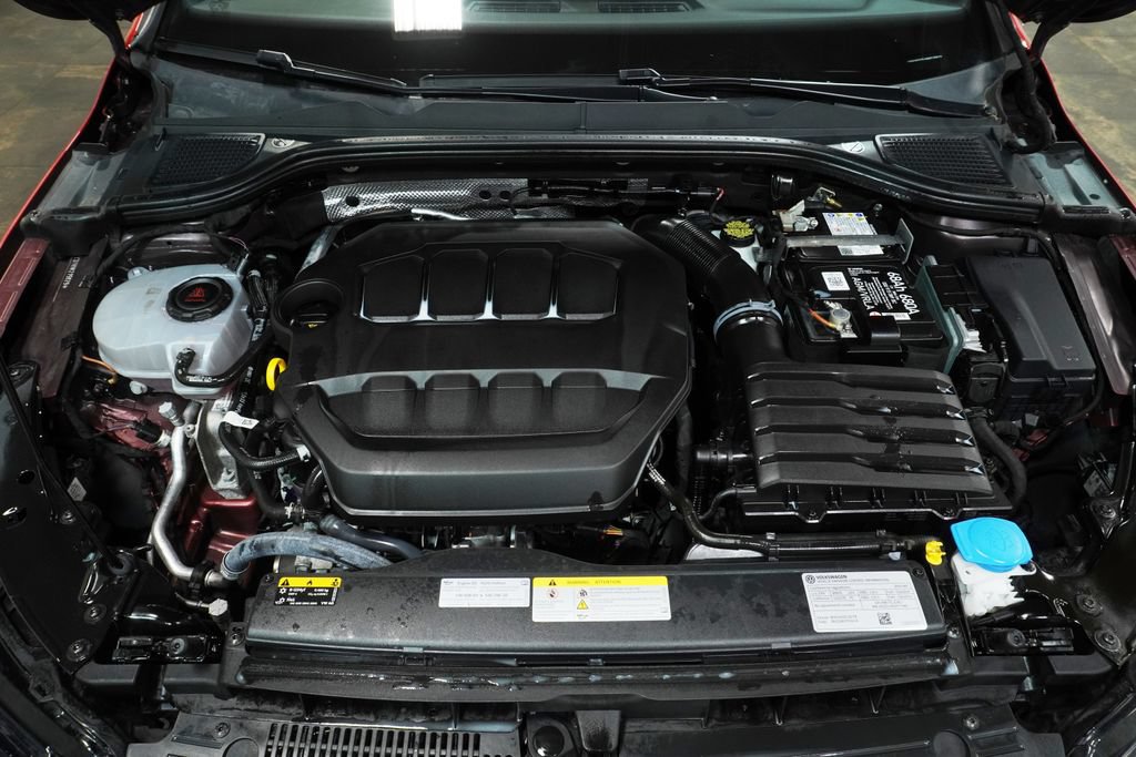 Used 2022 Volkswagen GTI SE FWD image 9