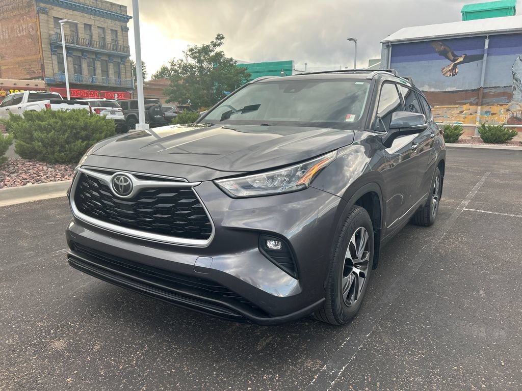Used 2020 Toyota Highlander XLE AWD/4WD image 1
