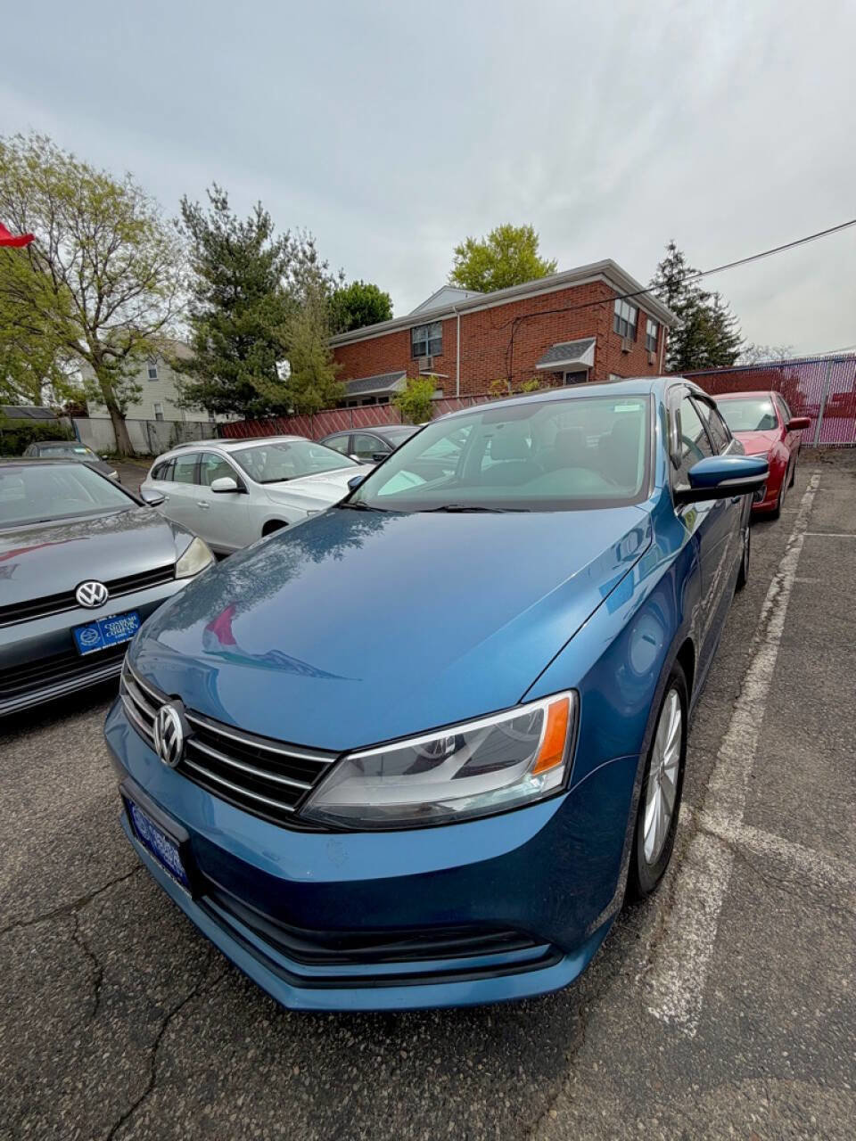 Used 2015 Volkswagen Jetta SE FWD image 1