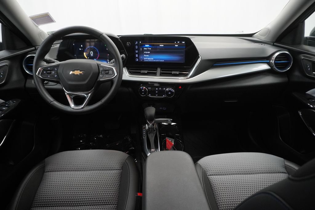 Used 2025 Chevrolet Trax LT w/ LT Convenience Package FWD image 26