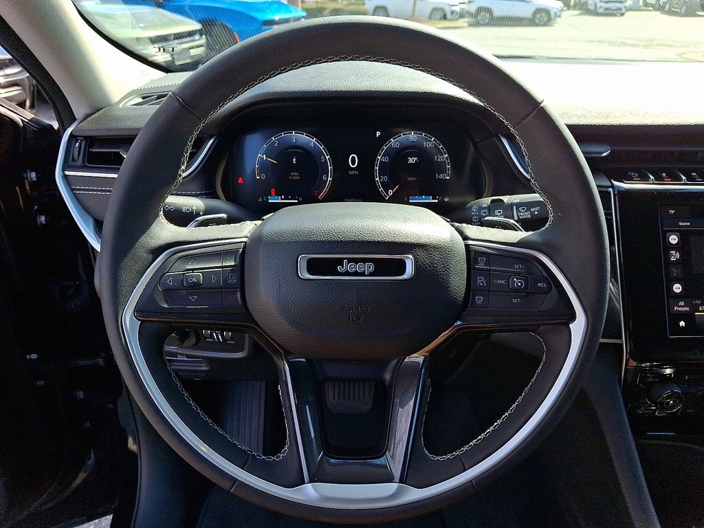 Used 2023 Jeep Grand Cherokee Laredo image 18