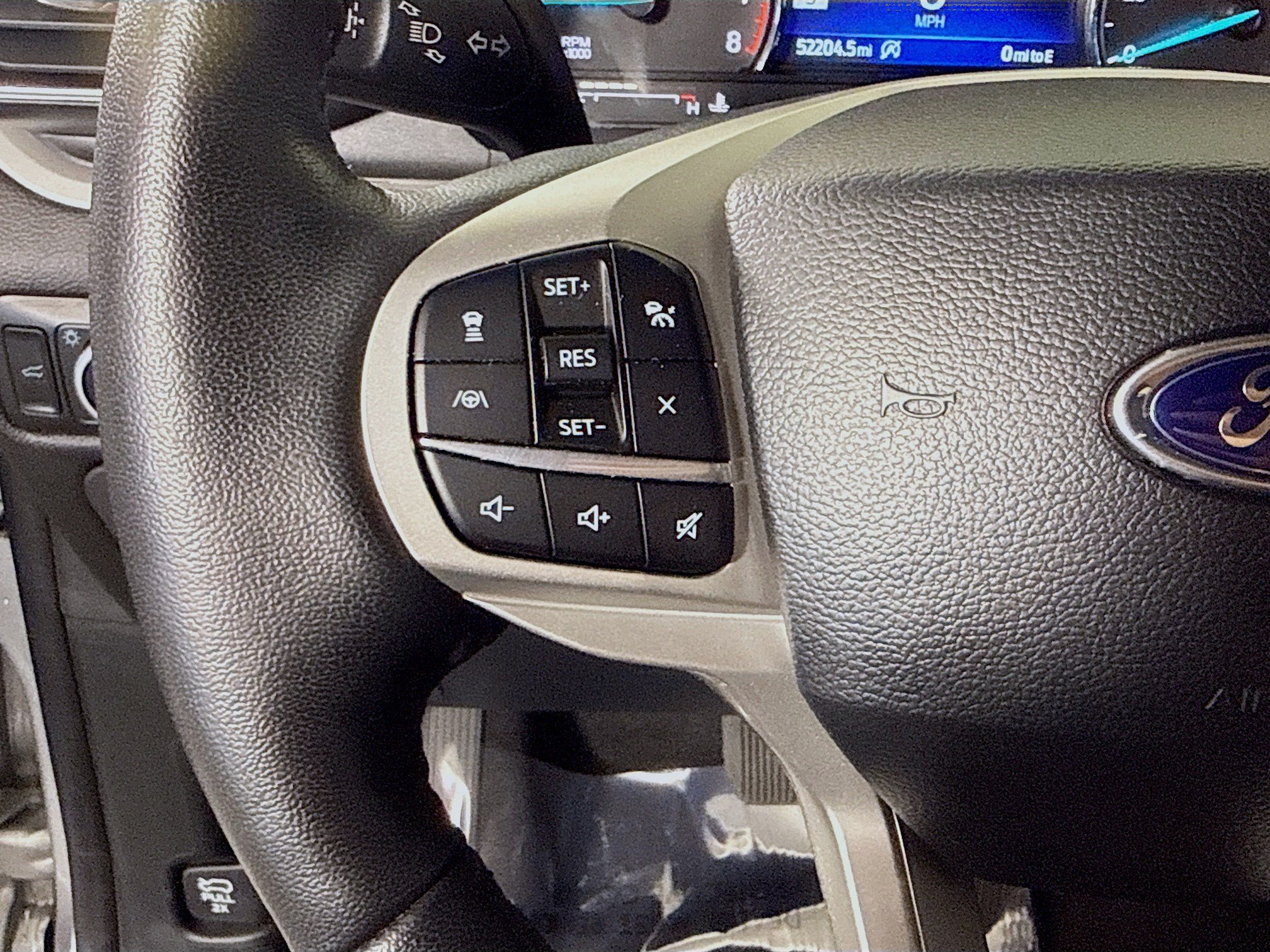 Used 2023 Ford Explorer XLT w/ Equipment Group 202A RWD image 14