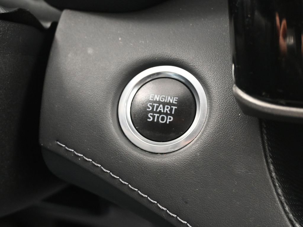 Used 2020 Toyota Highlander LE image 24