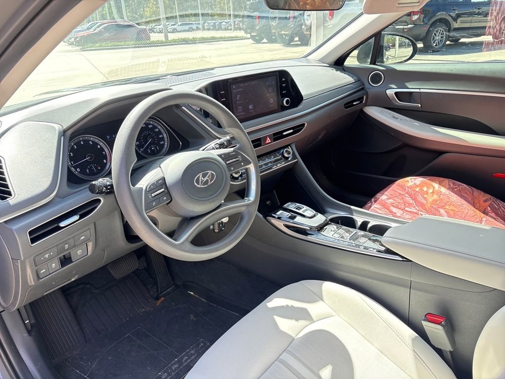 Used 2023 Hyundai Sonata SE w/ Cargo Package image 6