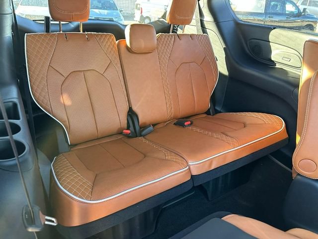 New 2026 Chrysler Pacifica Pinnacle FWD image 4