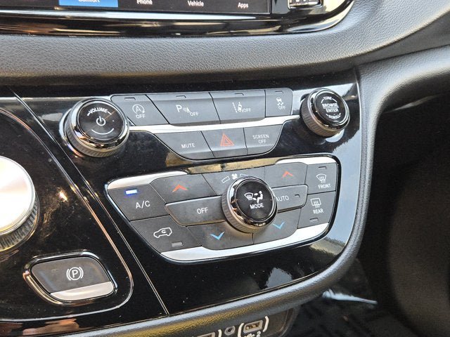 Used 2025 Chrysler Pacifica Select FWD image 26