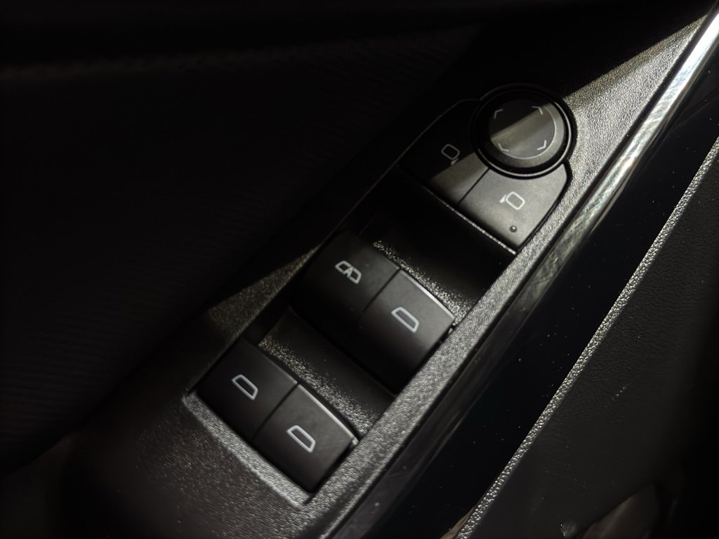 Used 2025 Chevrolet Equinox LT w/ Convenience Package II image 34