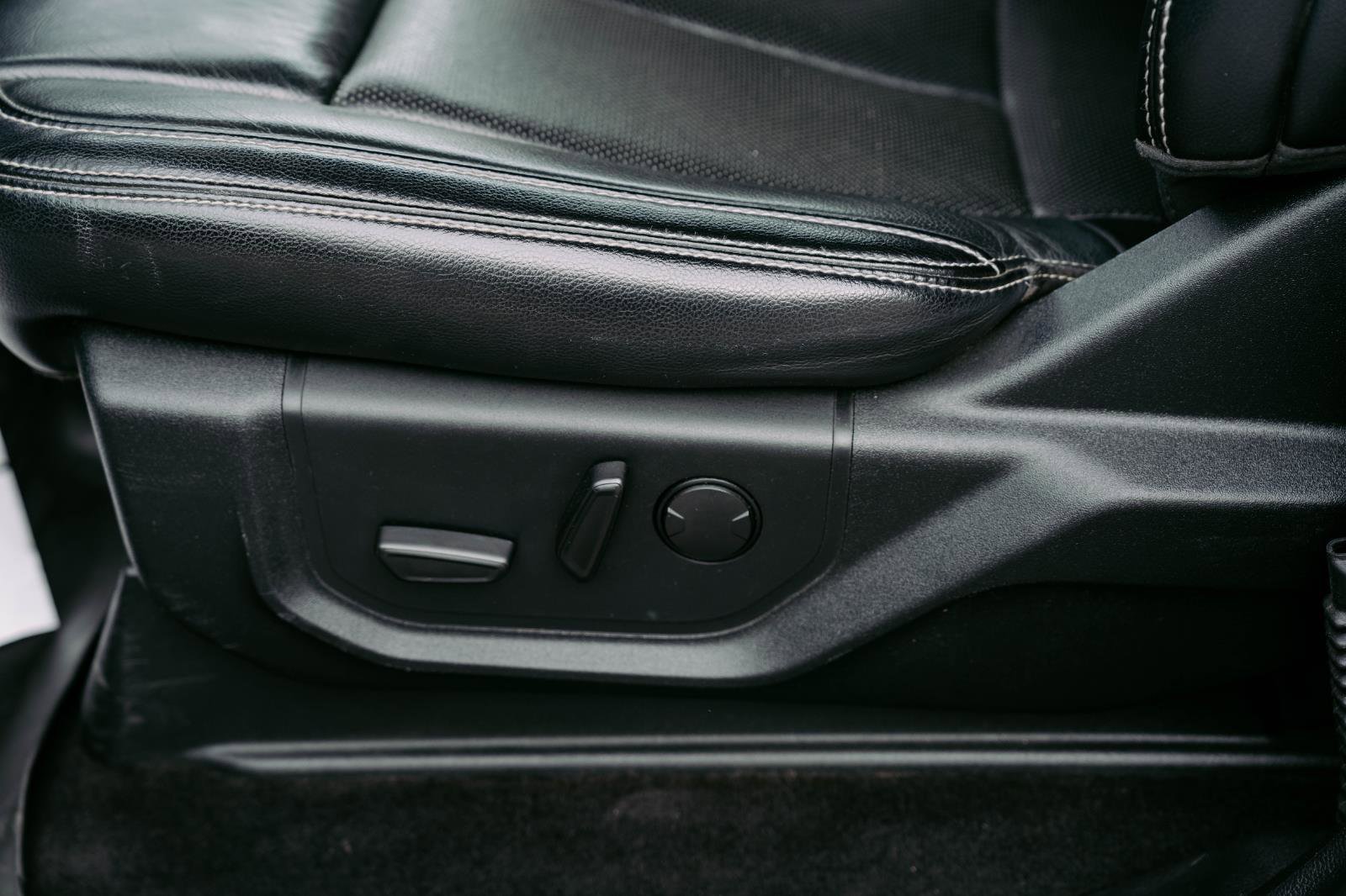 Used 2019 Ford F150 Lariat w/ FX4 Off-Road Package image 13