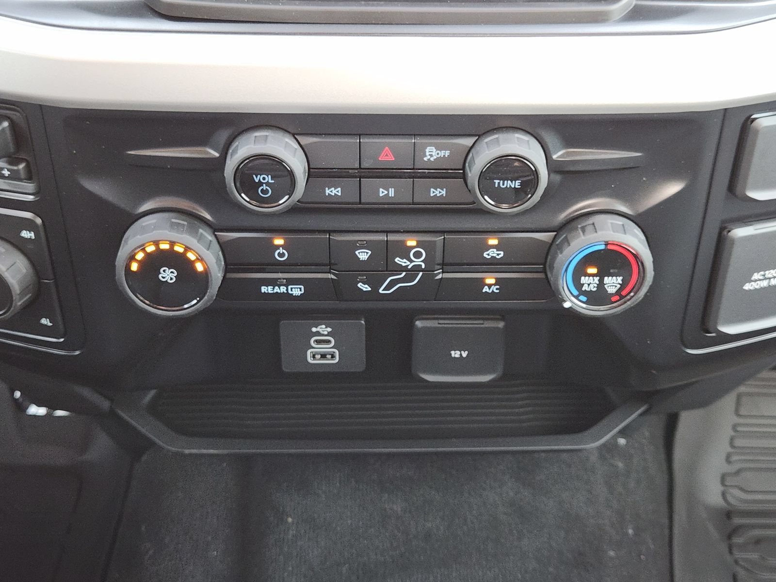New 2026 Ford F250 XLT w/ FX4 Off-Road Package AWD/4WD image 19