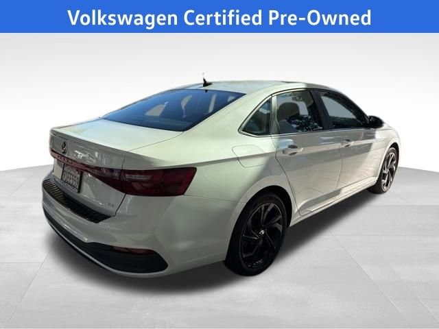 Certified 2025 Volkswagen Jetta SE image 9