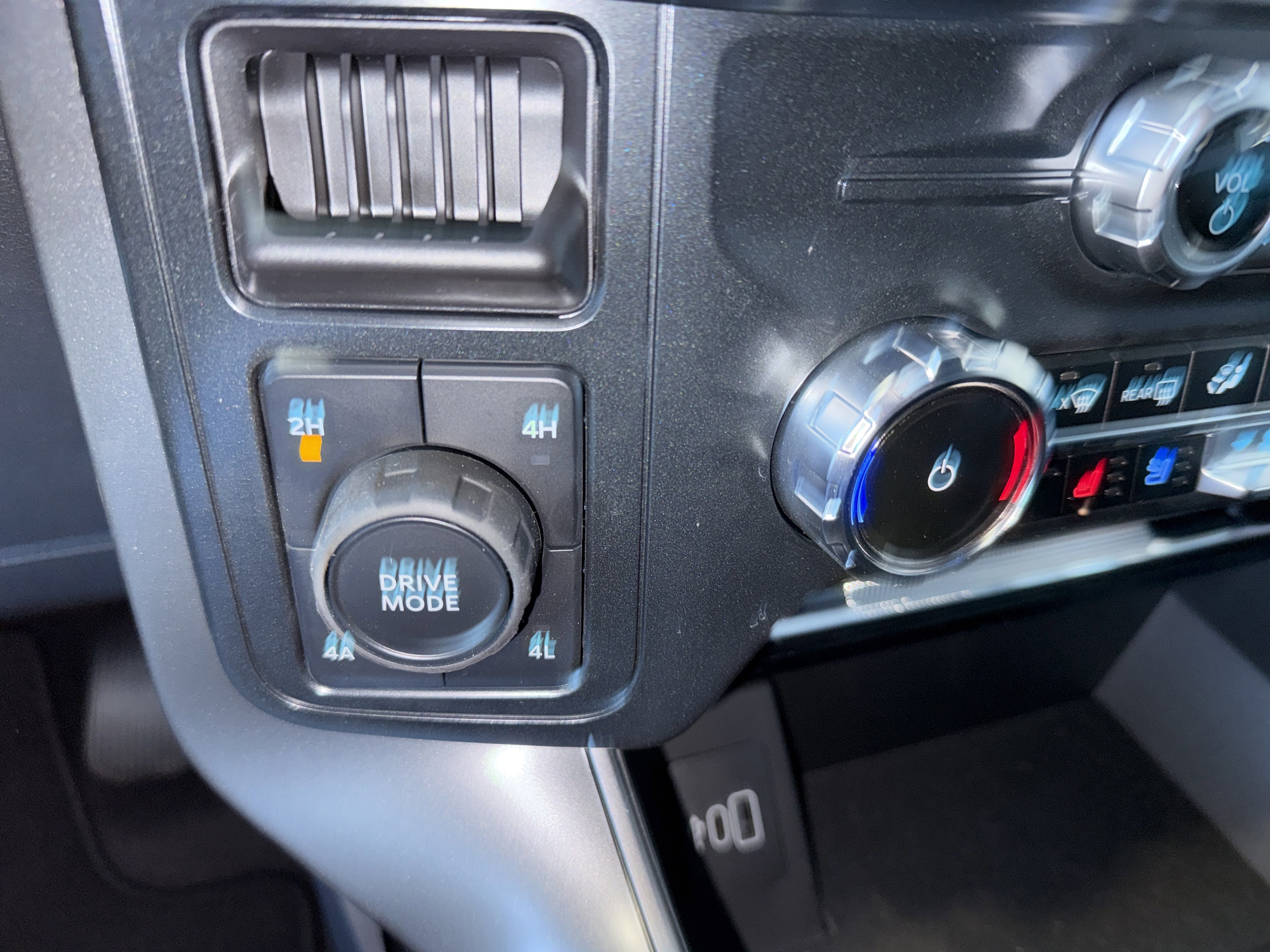 New 2025 Ford F150 Lariat image 29