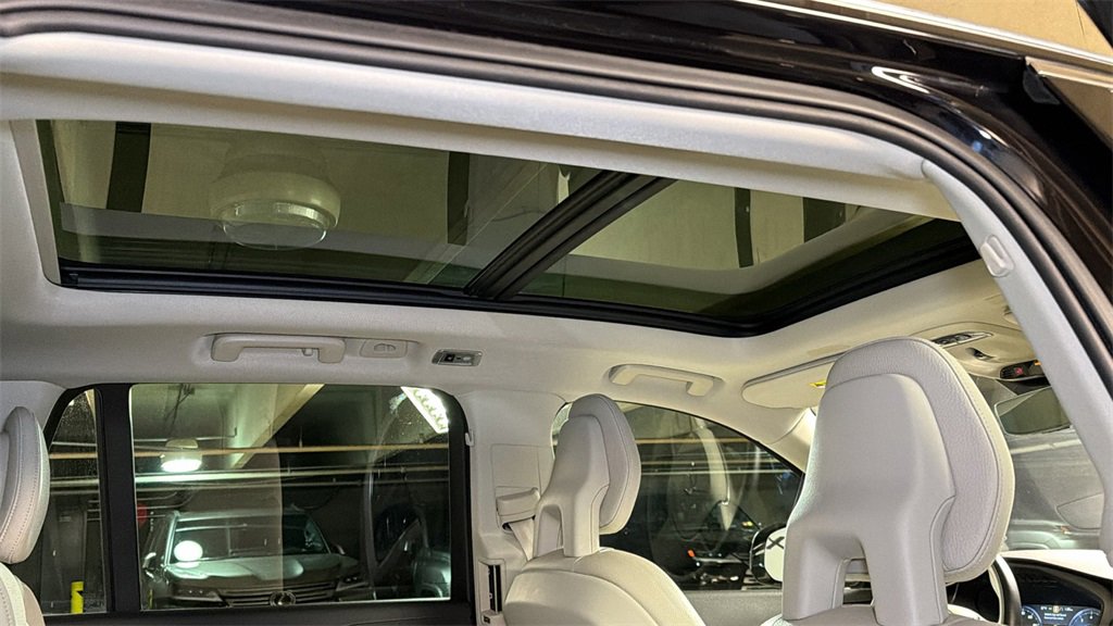Used 2020 Volvo XC90 T6 Momentum w/ Protection Package Premier image 14