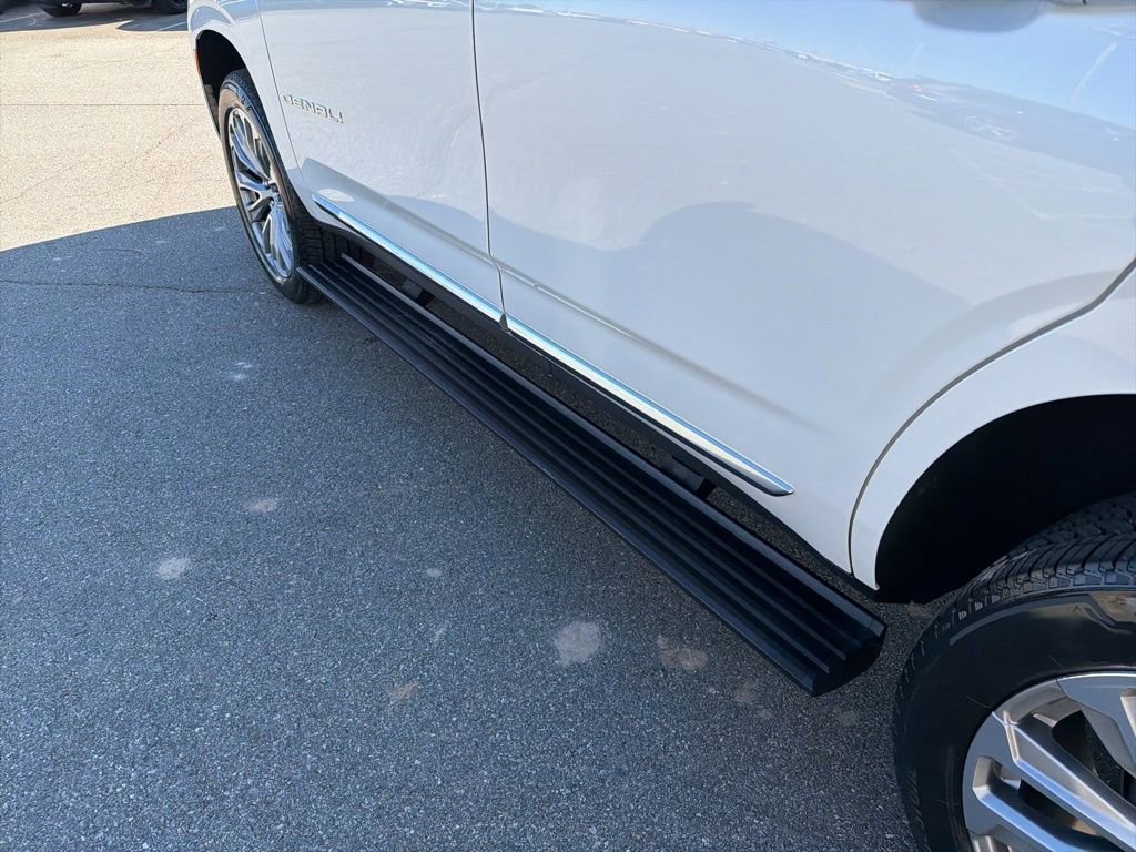 Used 2021 GMC Yukon Denali w/ Denali Premium Package image 17