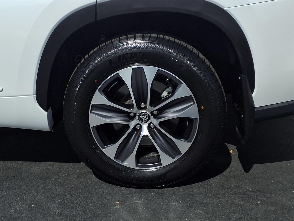 Used 2023 Toyota Highlander XLE w/ Protection Package #3 (TMS) AWD/4WD image 4