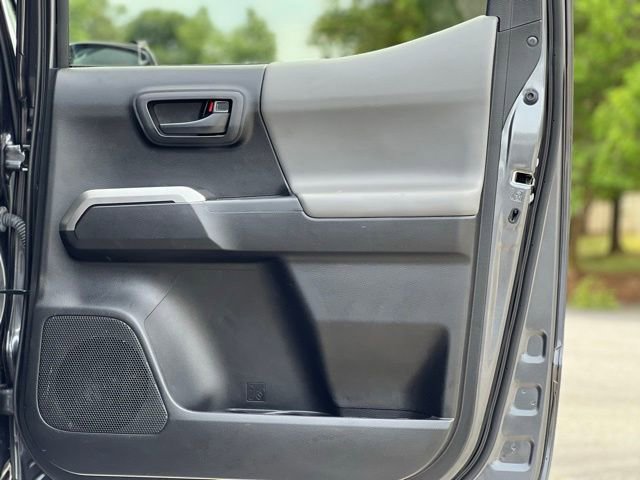 Used 2022 Toyota Tacoma SR5 AWD/4WD image 16