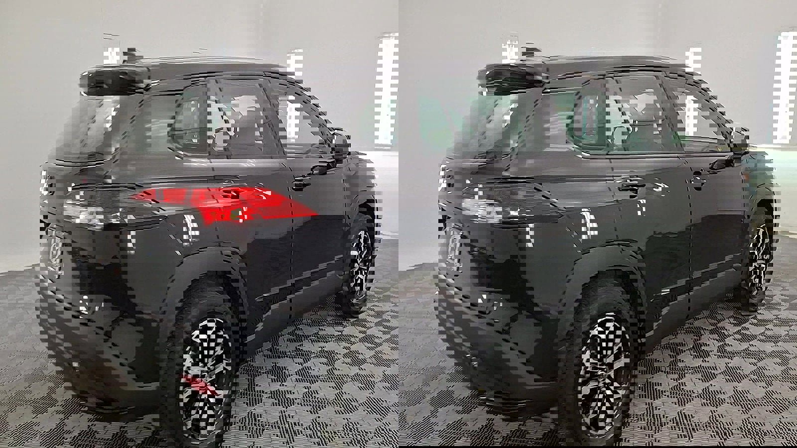 Used 2025 Toyota Corolla Cross AWD Hybrid image 4