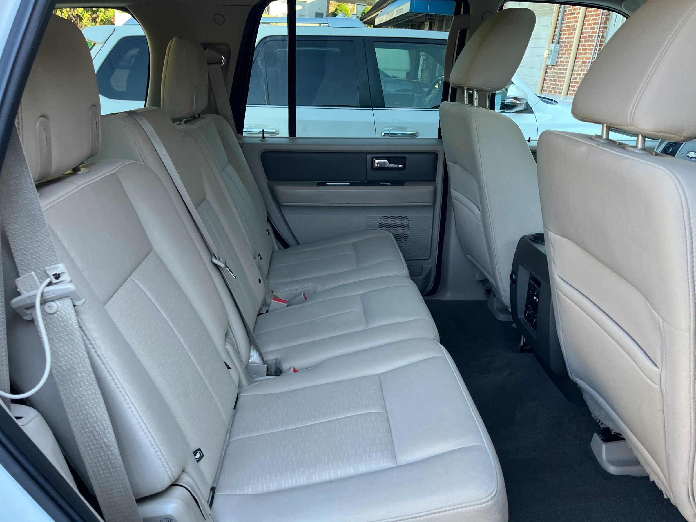 Used 2011 Ford Expedition XLT w/ HD Trailer Tow Pkg image 14