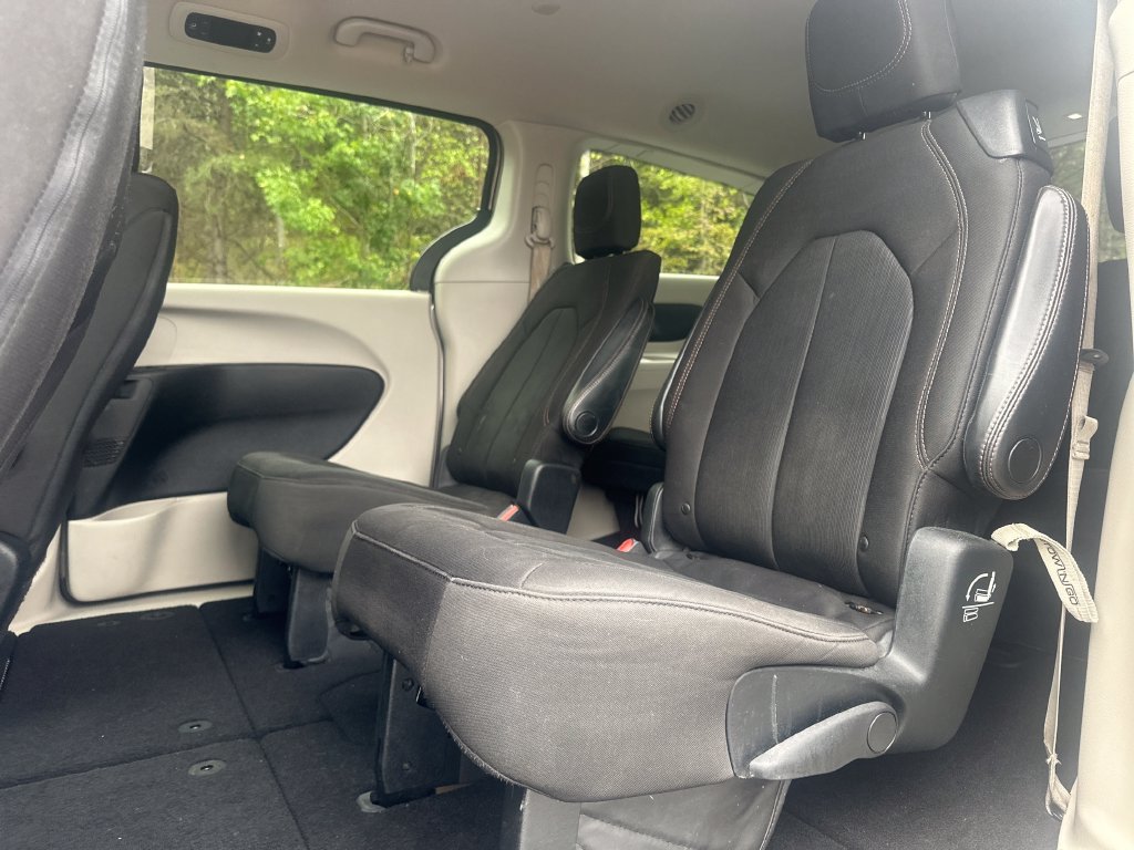 Used 2017 Chrysler Pacifica LX FWD image 21