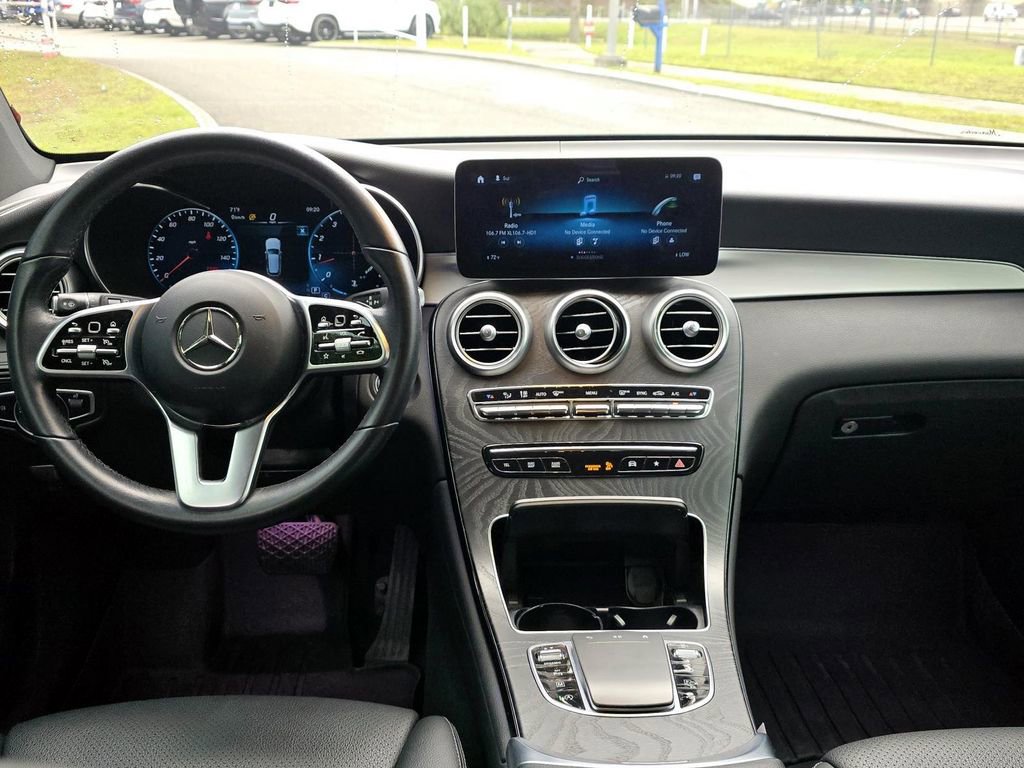 Used 2022 Mercedes-Benz GLC 300 4MATIC w/ Premium Package Lite image 11