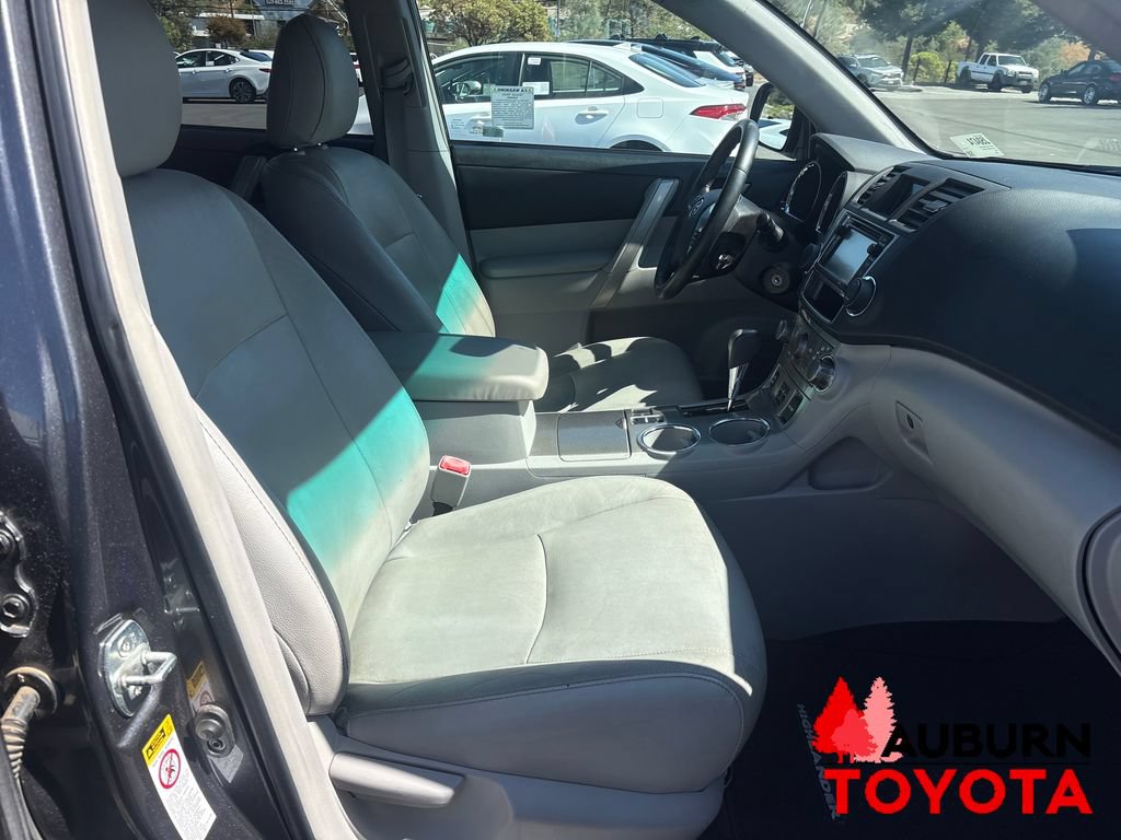 Used 2013 Toyota Highlander SE FWD image 21