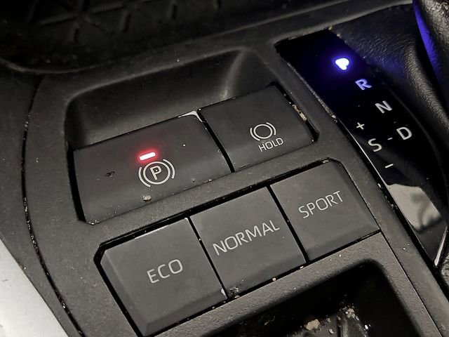 Used 2022 Toyota RAV4 XLE w/ Convenience Package image 28