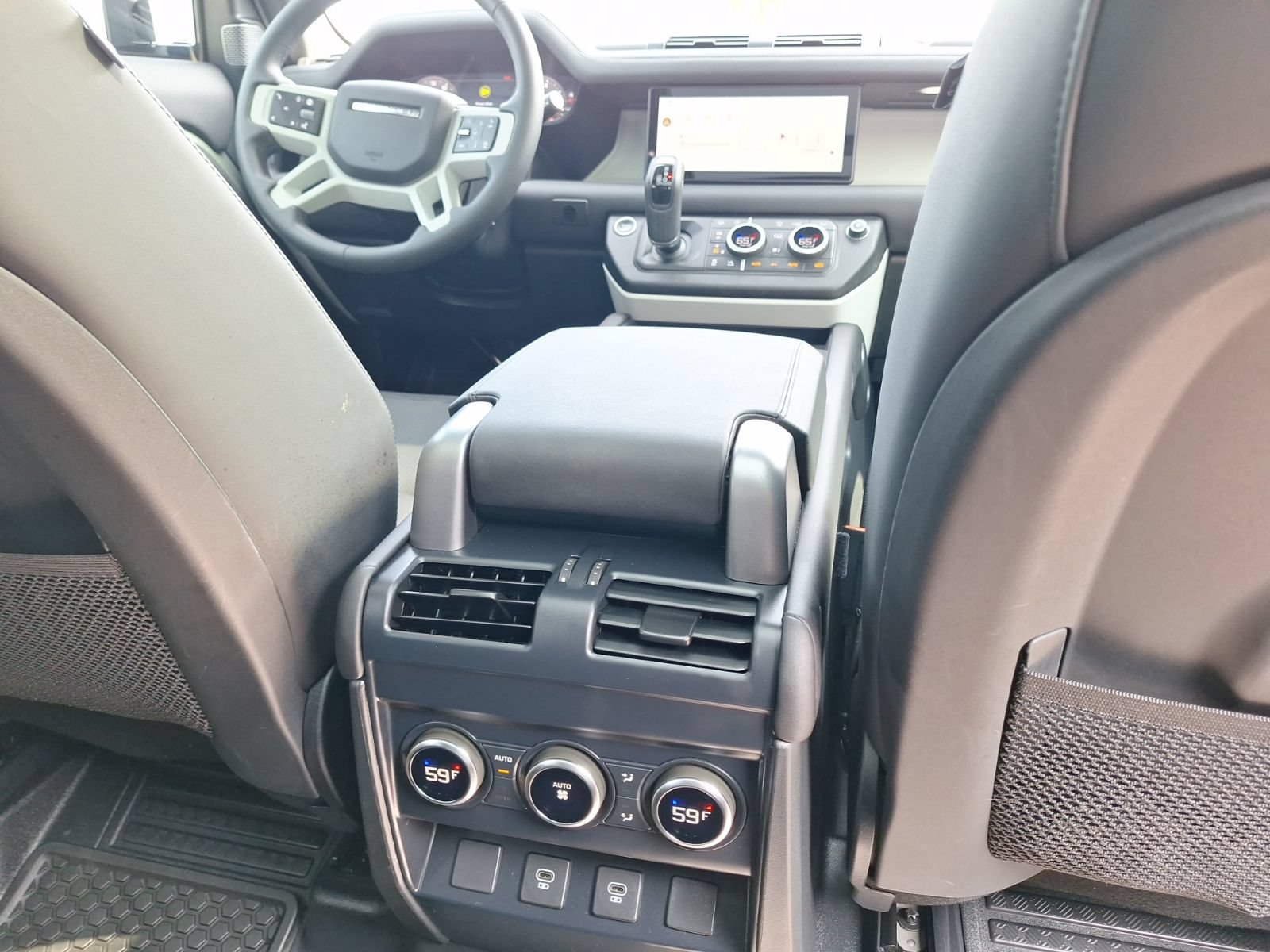 Used 2024 Land Rover Defender 110 X-Dynamic SE AWD/4WD image 34