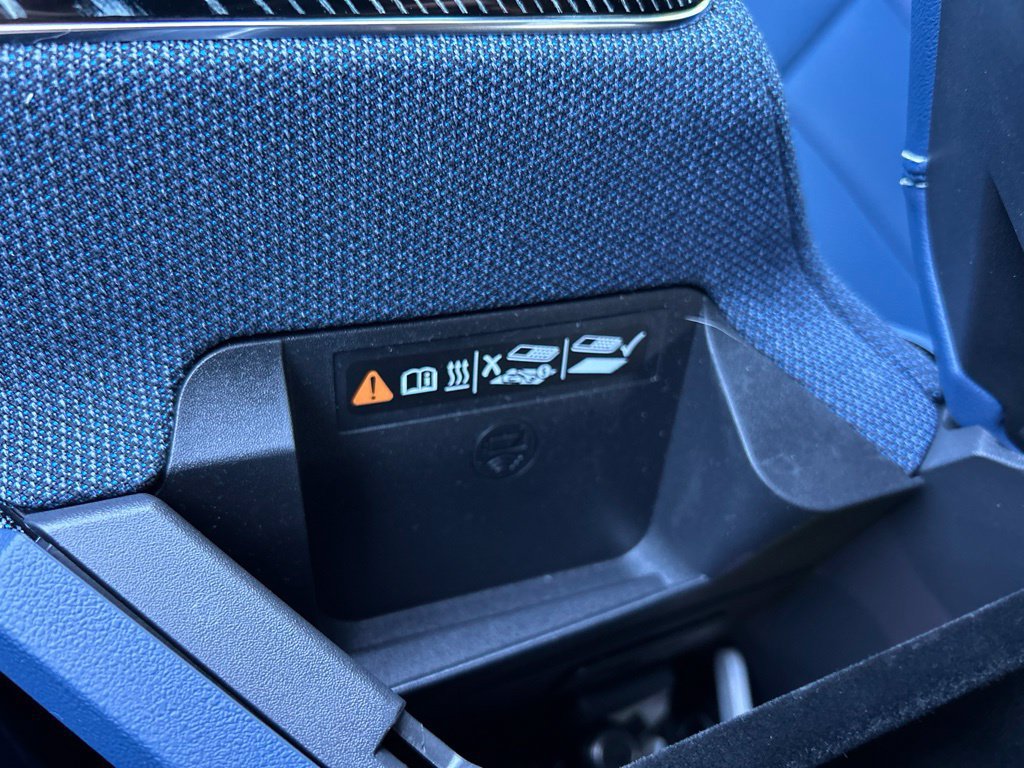 Used 2025 Cadillac Optiq Luxury 2 w/ LPO, Floor Liner Package AWD/4WD image 37