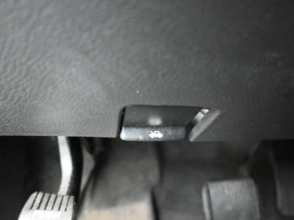 Used 2018 Ford Taurus SEL FWD image 24