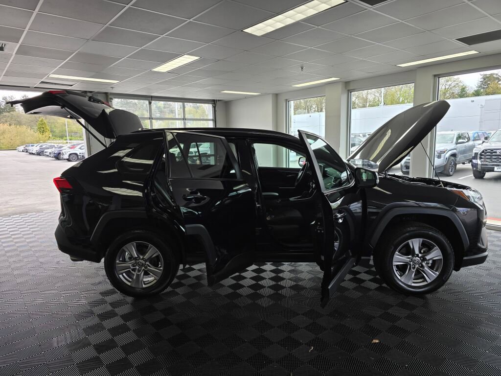 Used 2025 Toyota RAV4 XLE AWD/4WD image 17