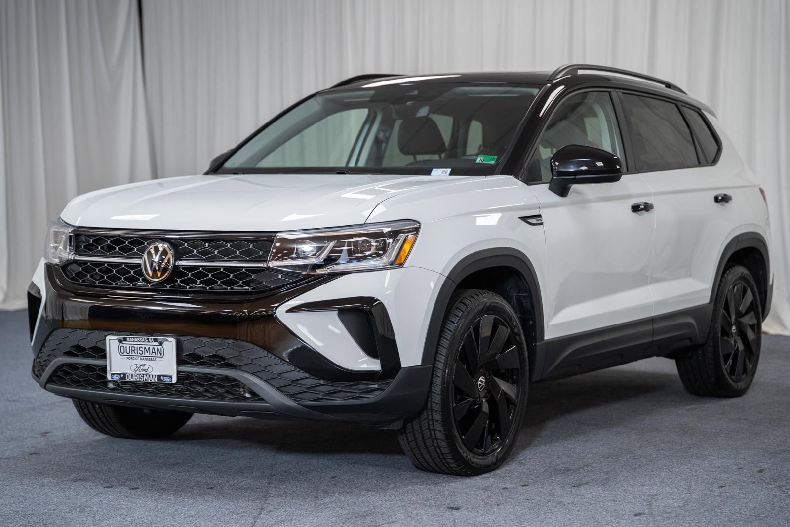 Used 2024 Volkswagen Taos SE AWD/4WD image 3