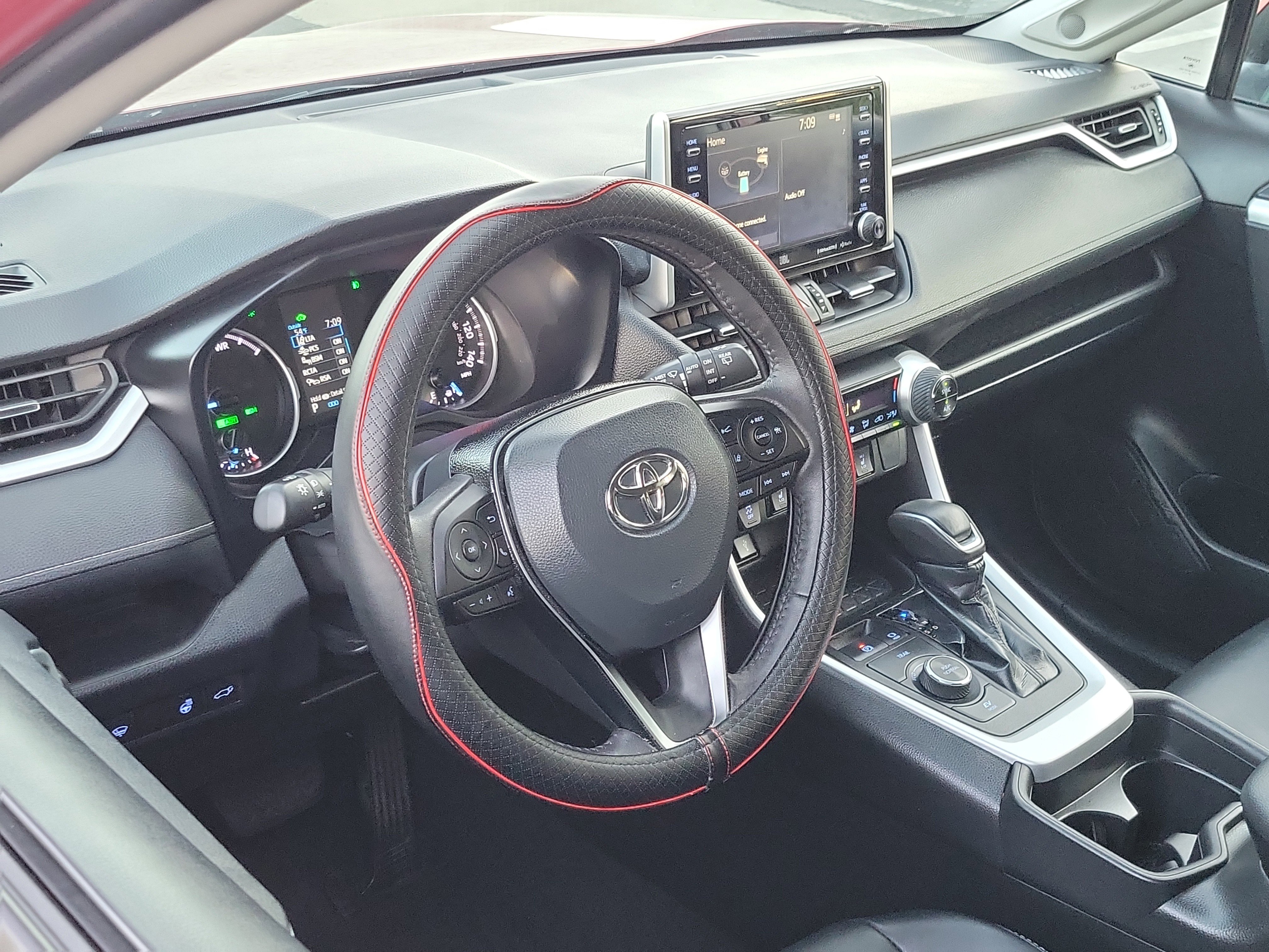 Used 2021 Toyota RAV4 XLE Premium image 5