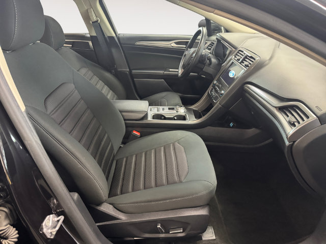 Used 2019 Ford Fusion SE FWD image 4