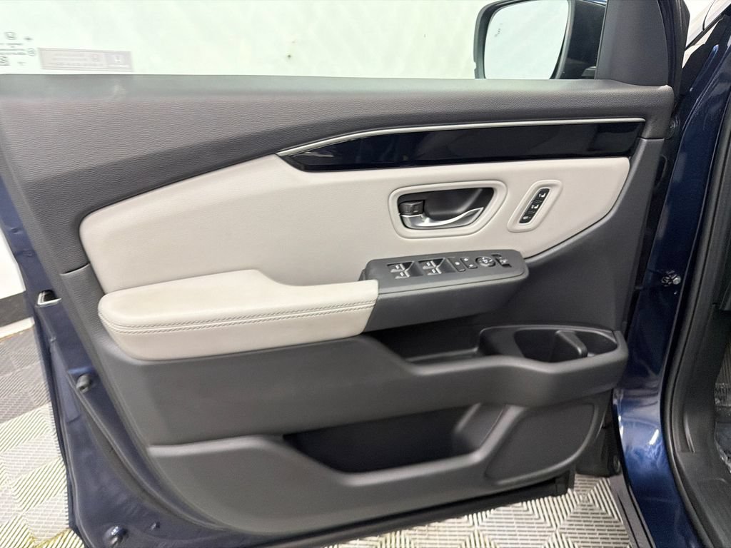 Used 2023 Honda Pilot EX-L image 11