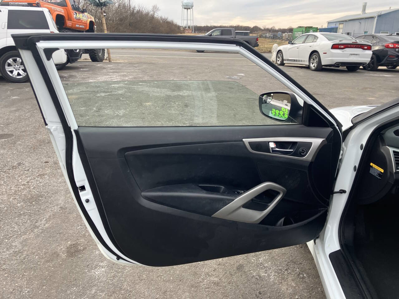 Used 2015 Hyundai Veloster image 13