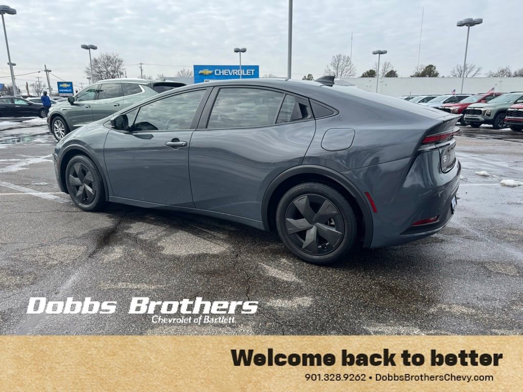 Used 2024 Toyota Prius LE image 3