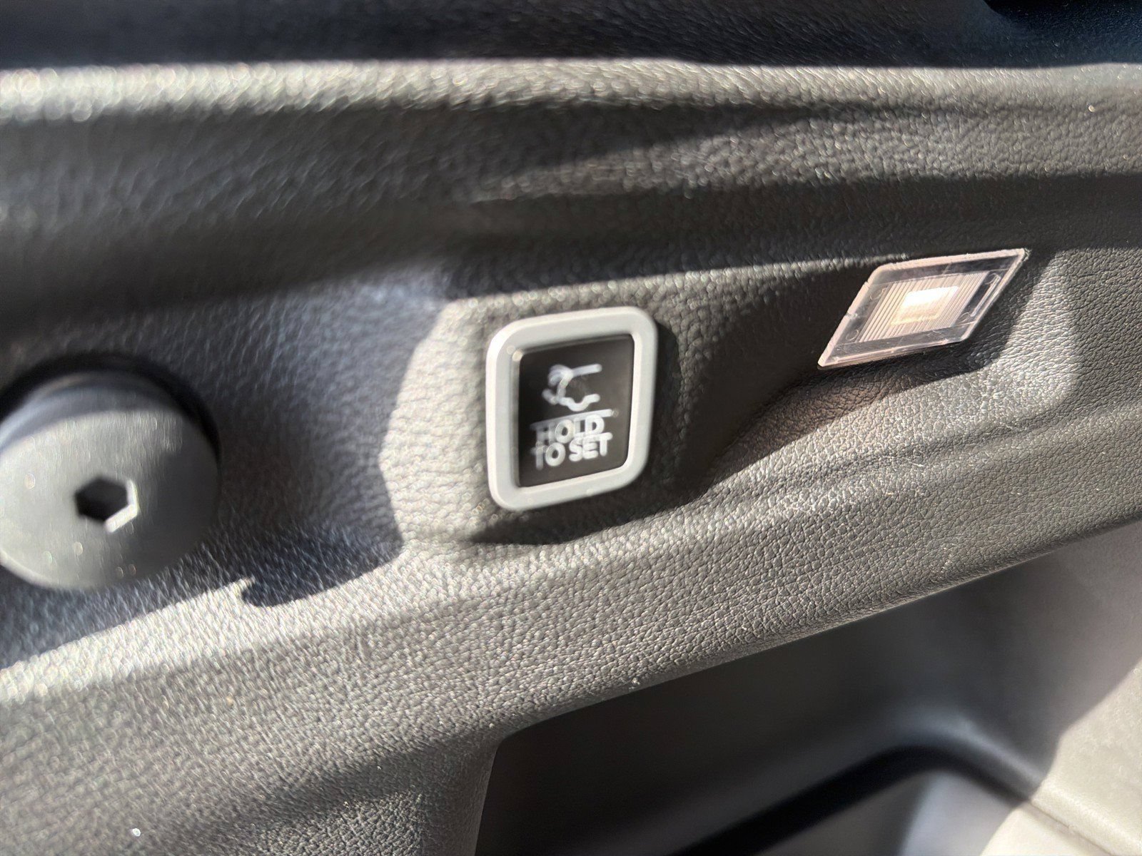 Used 2024 Jeep Grand Cherokee L Altitude AWD/4WD image 13