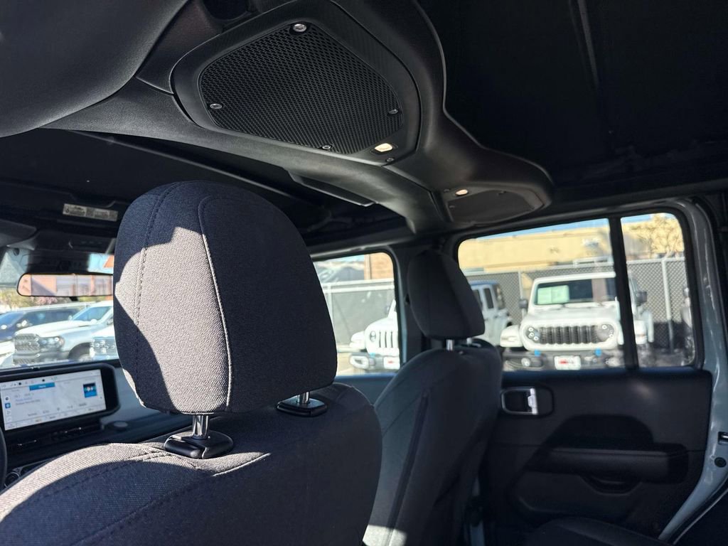 Used 2024 Jeep Wrangler Unlimited Sahara image 12