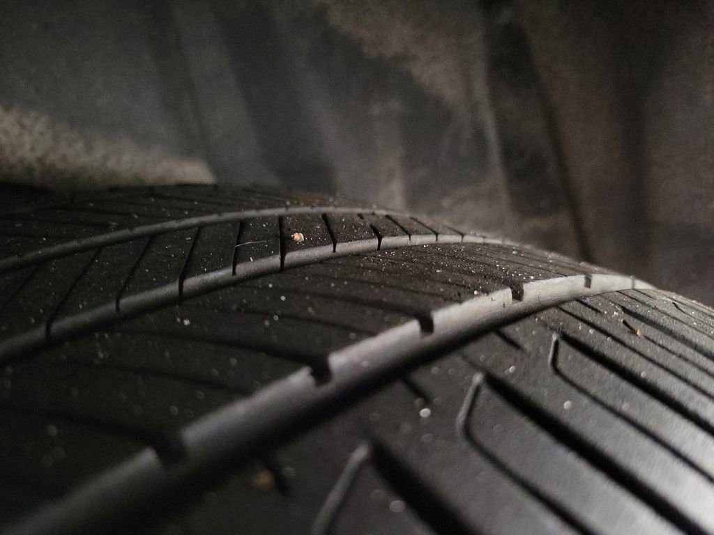 Used 2019 Toyota Avalon Limited image 11