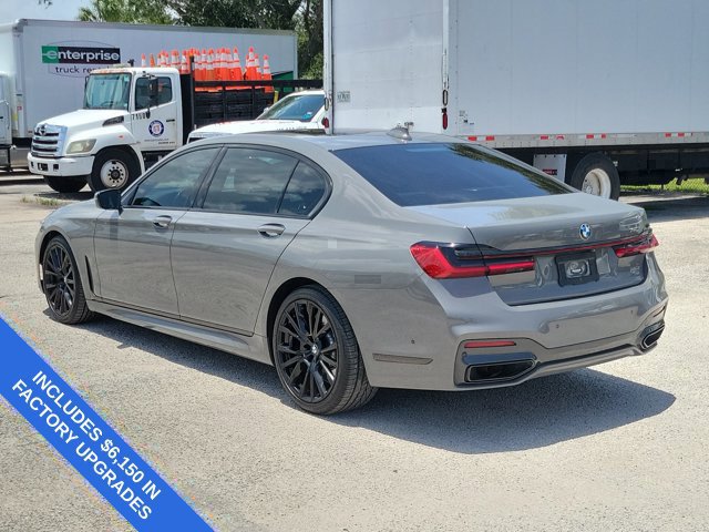 Used 2022 BMW 740i w/ M Sport Package RWD image 5