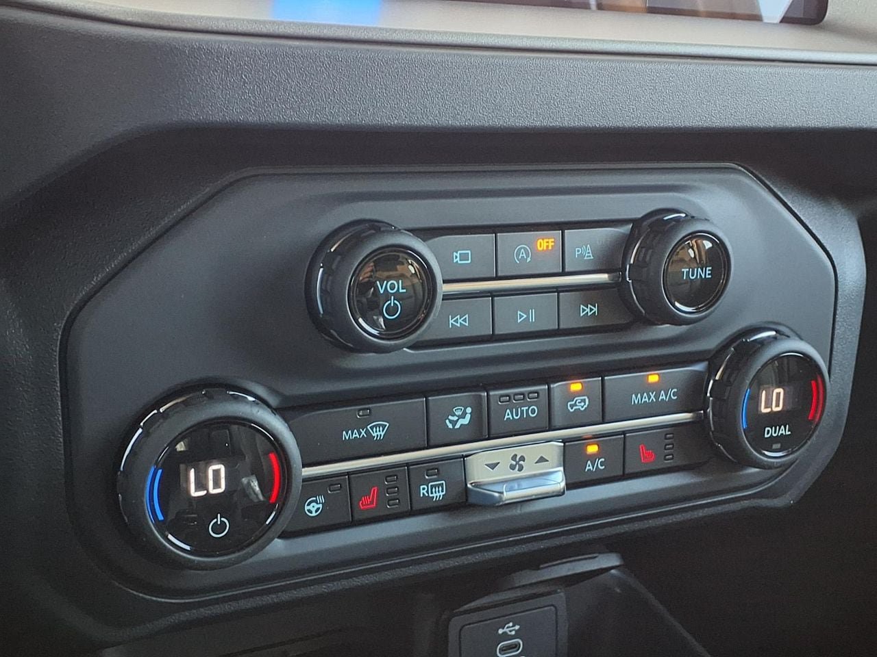 New 2026 Ford Bronco Outer Banks AWD/4WD image 10