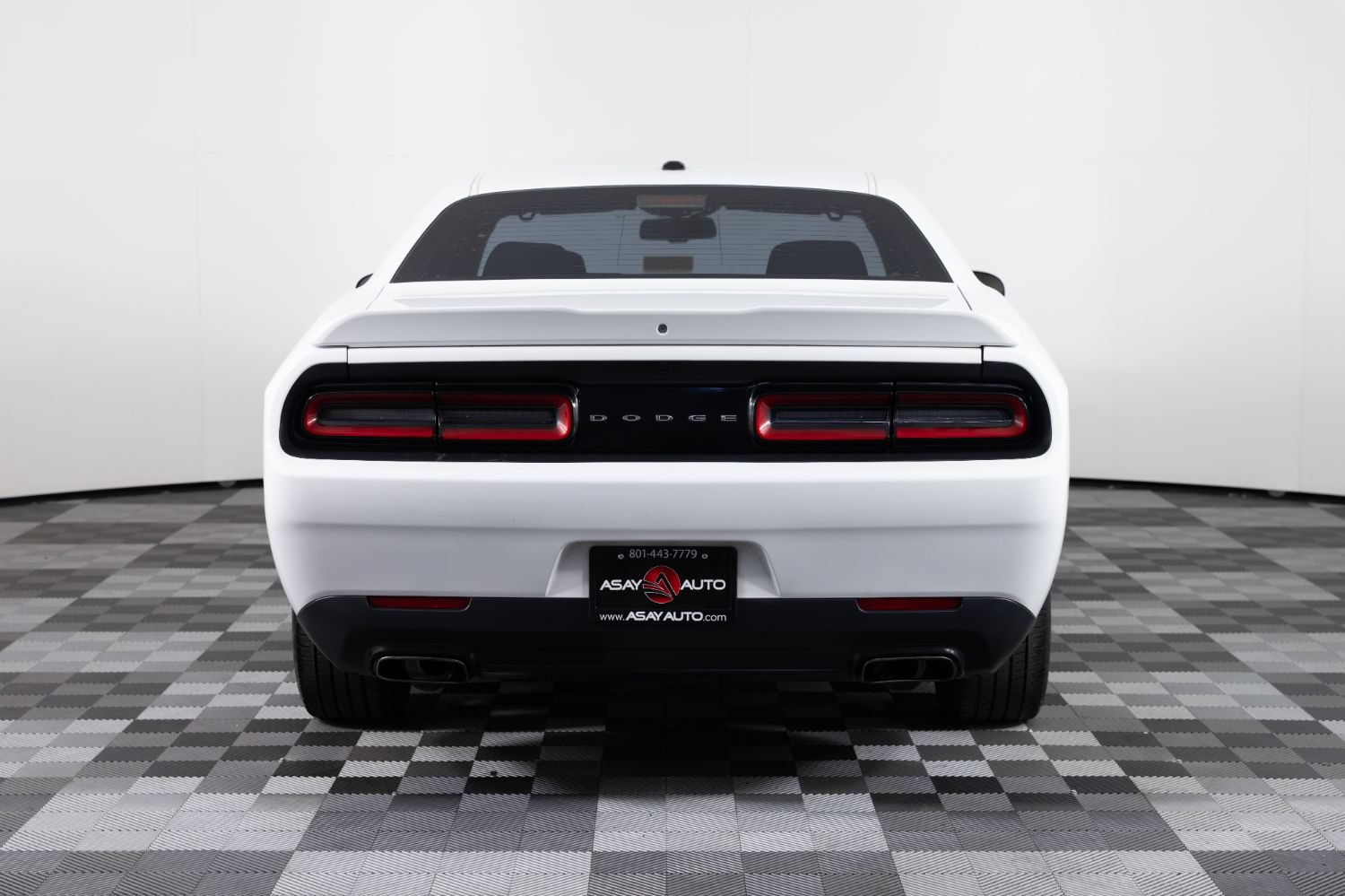 Used 2018 Dodge Challenger SXT RWD image 6