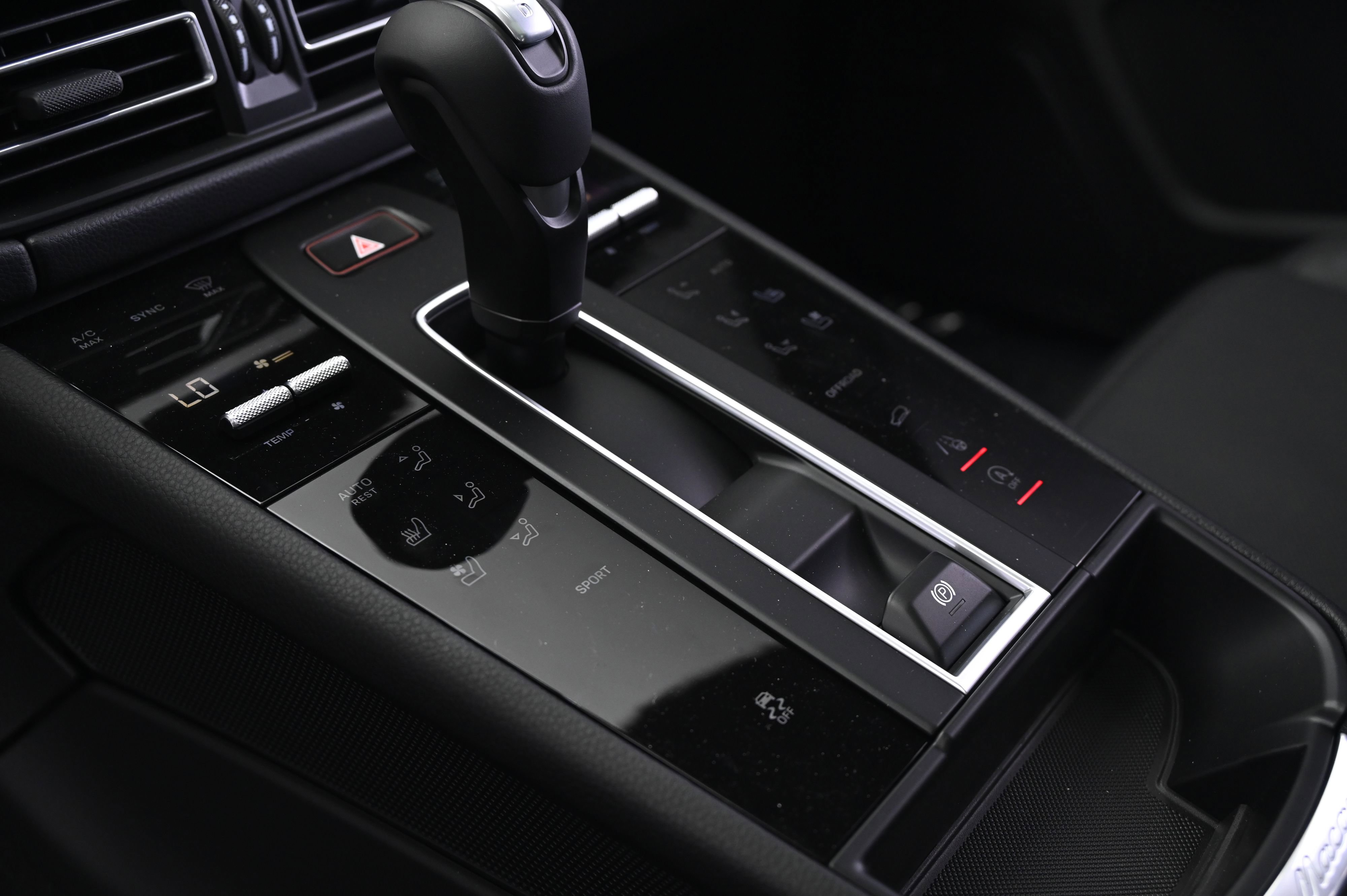 Certified 2025 Porsche Macan image 34