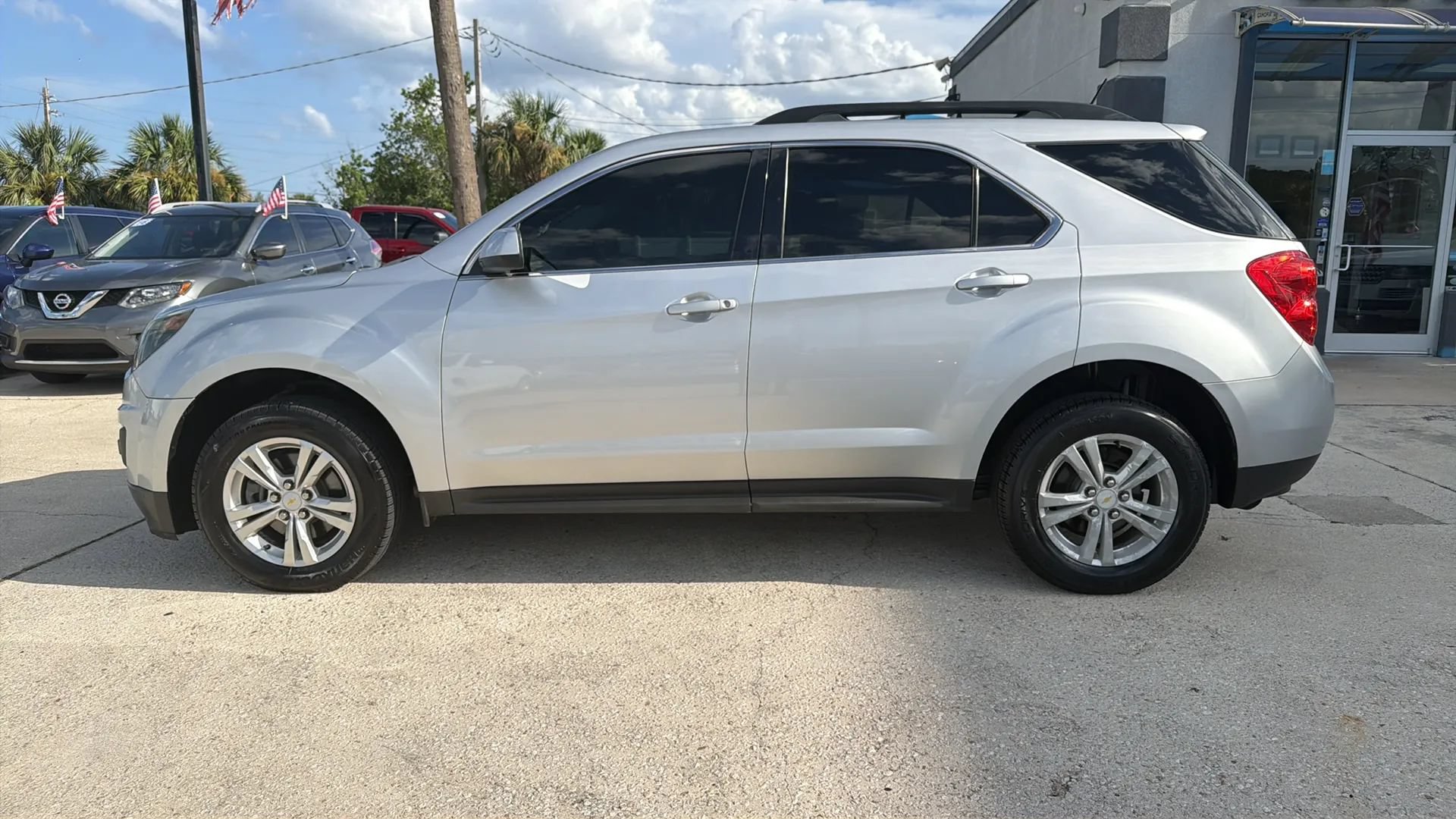 Used 2015 Chevrolet Equinox LT FWD image 2